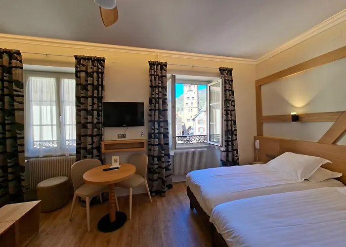 Hôtel De La Tour